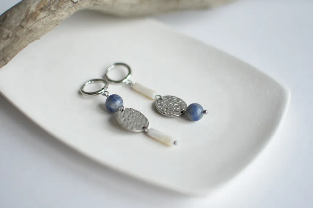 Серьги с содалитом и перламутром