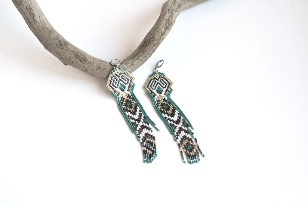 Длинные серьги из бисера с бахромой