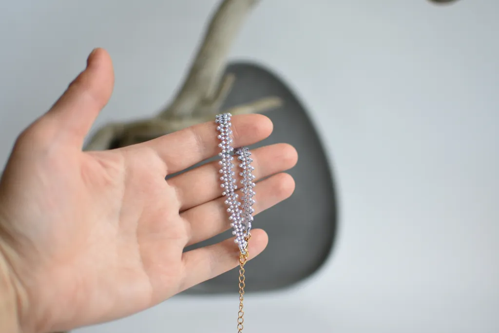 Сиреневый браслет из бисера