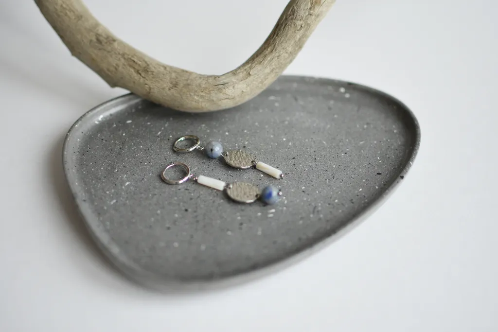 Серьги с содалитом и перламутром