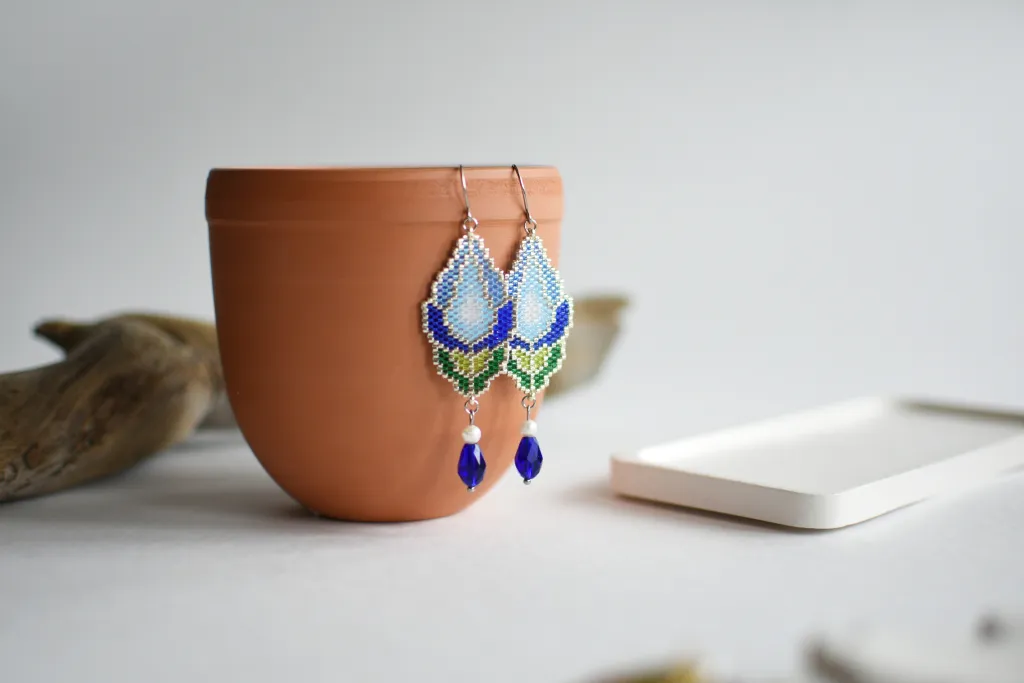 Серьги из бисера "Витражные тюлпаны" синие