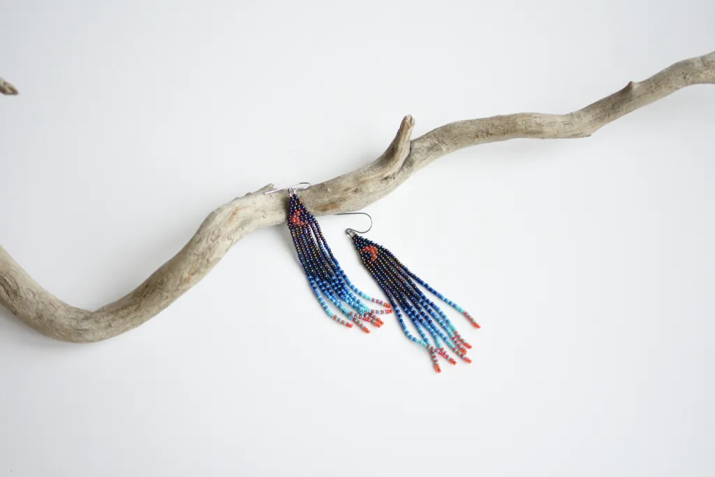 Длинные серьги из бисера с луной