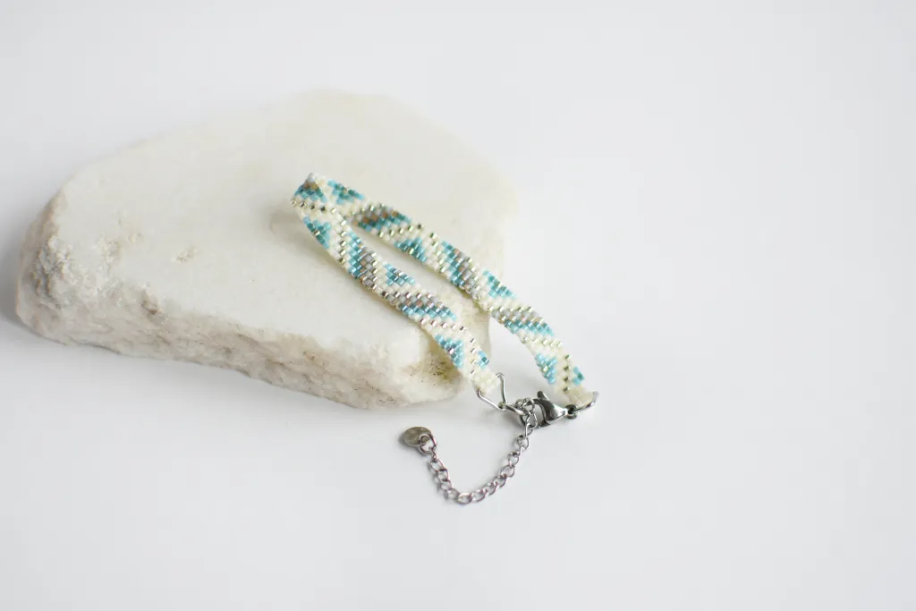 Браслет из бисера в стиле бохо