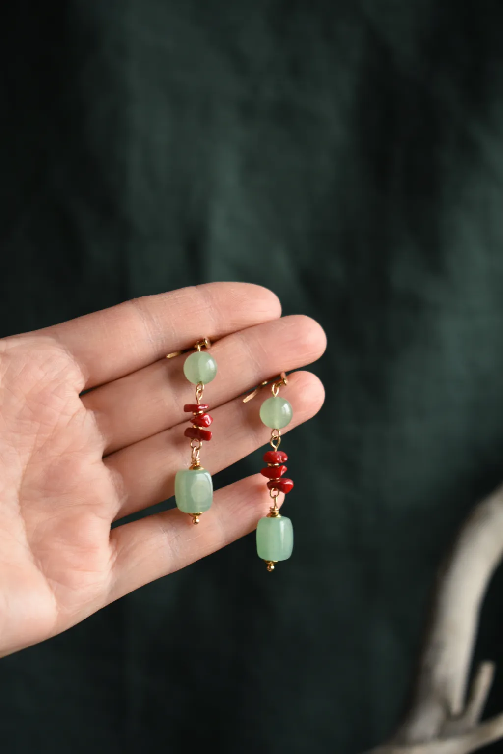 Серьги с зелёным авантюрином и кораллом