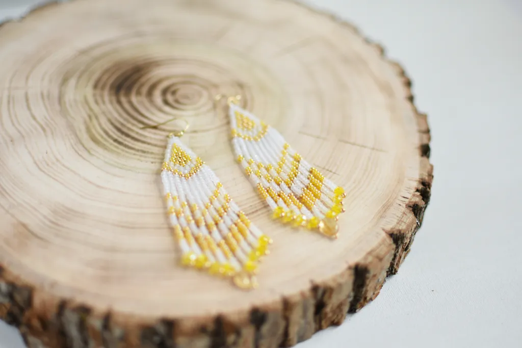 Серьги из бисера с бахромой и цитрином