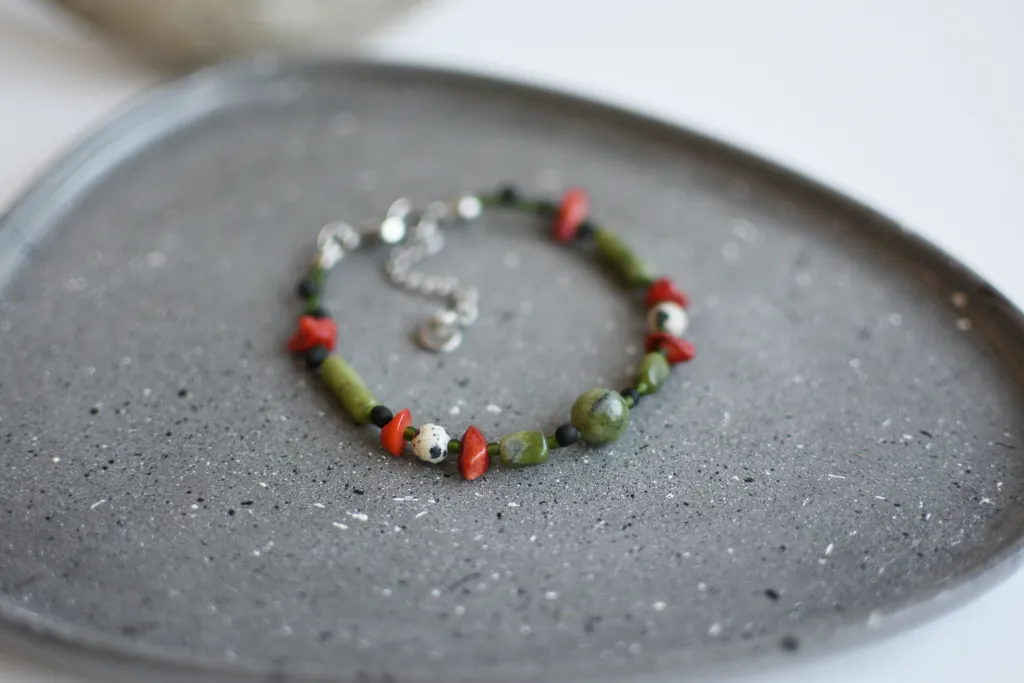 Браслет с серпентином