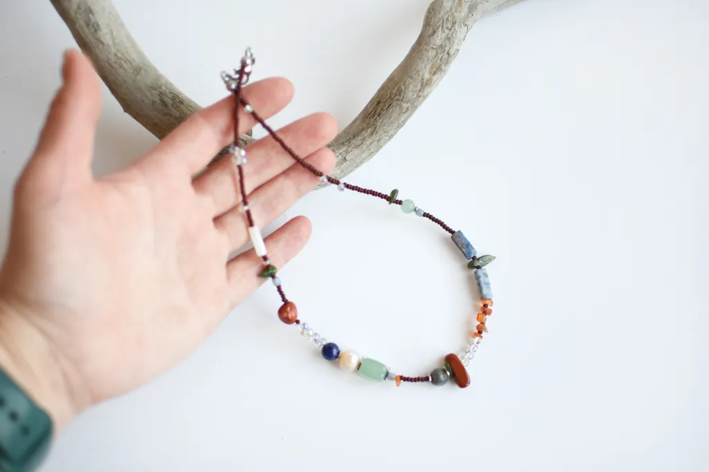 Колье с натуральными камнями