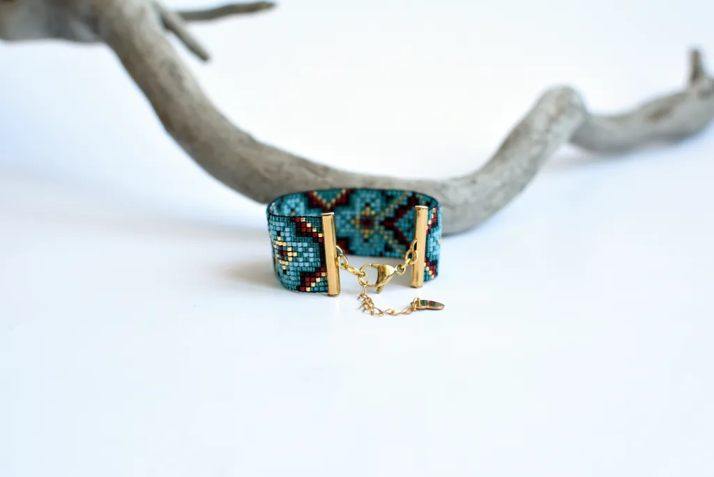 Браслет из бисера в бохо стиле