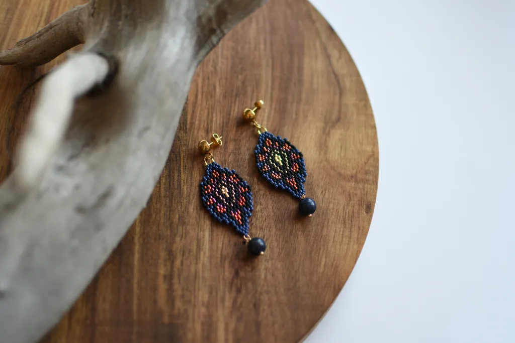 Серьги "Дивный цветок" из бисера с лазуритом