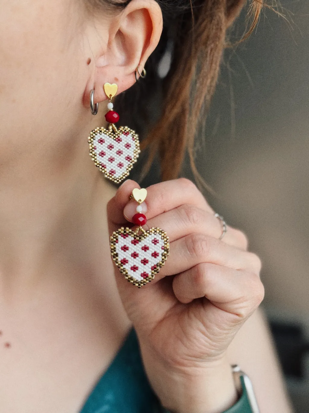 Серьги сердечки из бисера