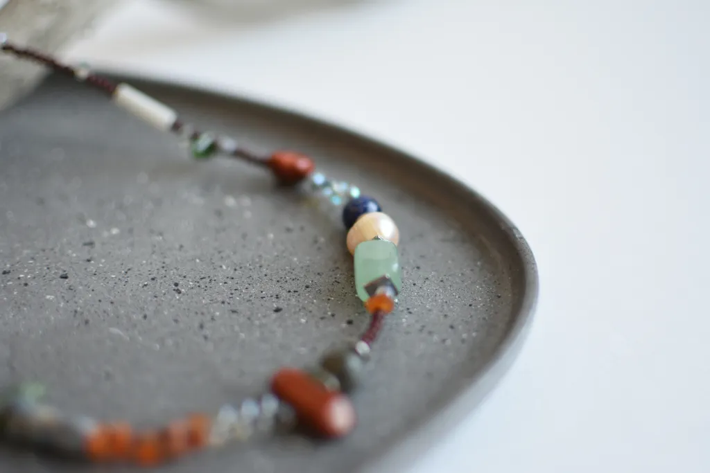 Колье с натуральными камнями