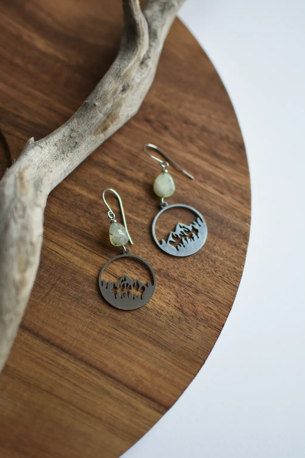 Серьги "Горы" с пренитом