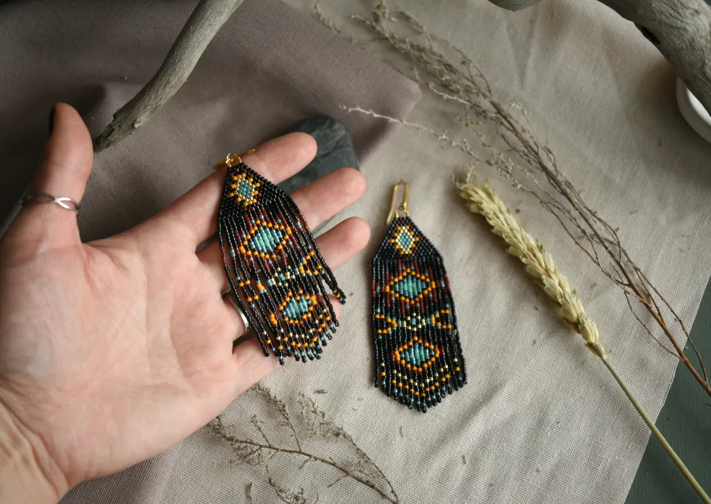Длинные серьги в этническом стиле