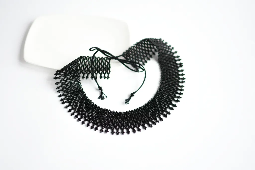 Чёрное ожерелье из бисера