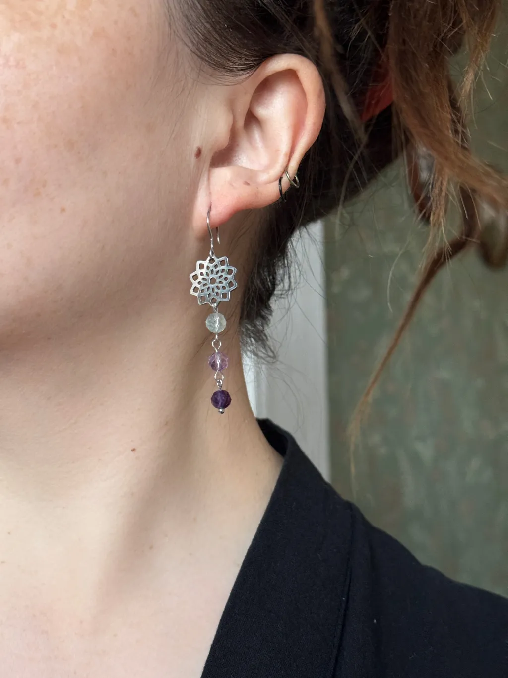 Цветочные серьги с флюоритом