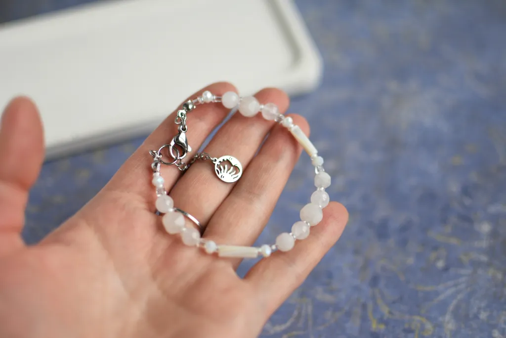 Браслет с белым кварцем