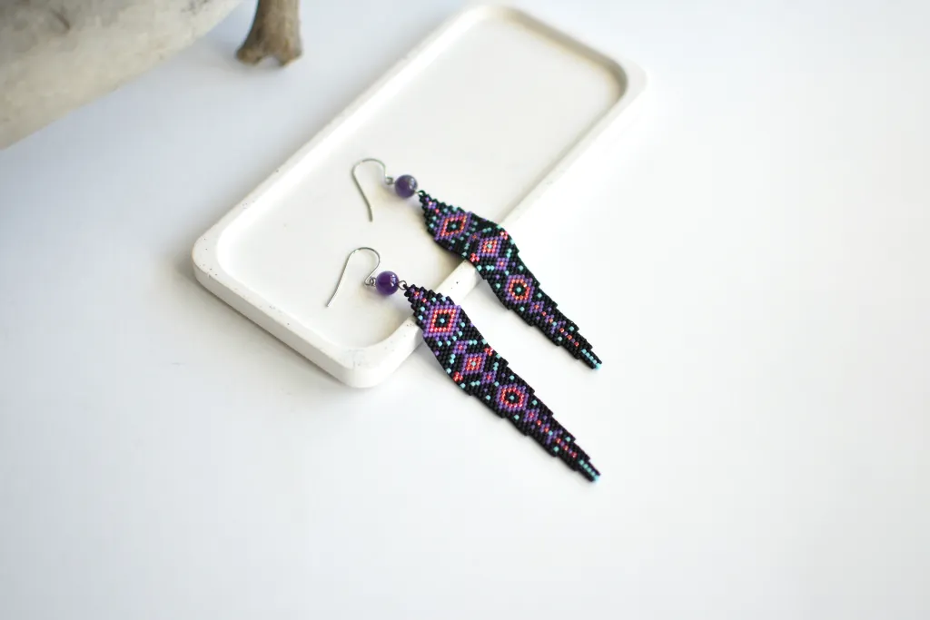 Длинные чёрные бохо серьги из бисера с аметистом