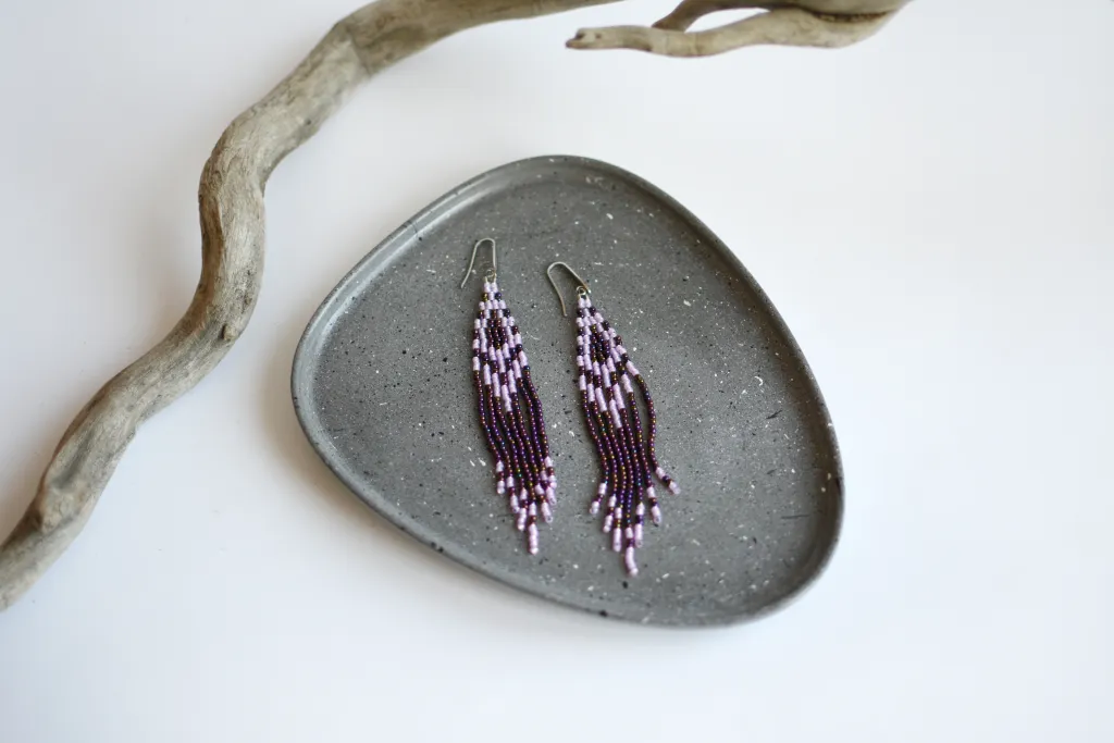 Фиолетово-розовые серьги из бисера