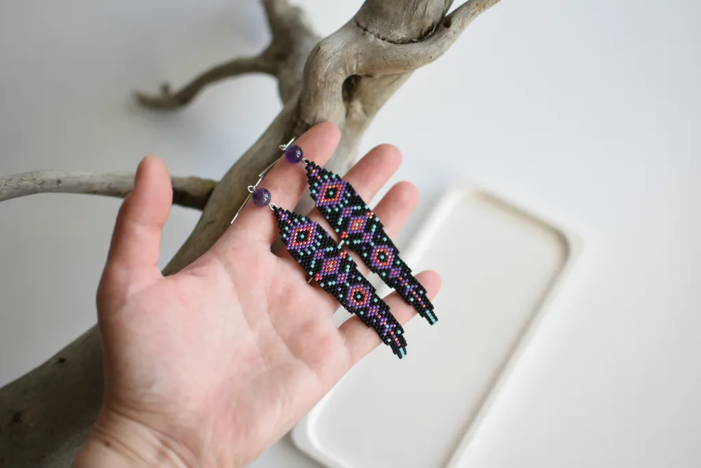 Длинные чёрные бохо серьги из бисера с аметистом