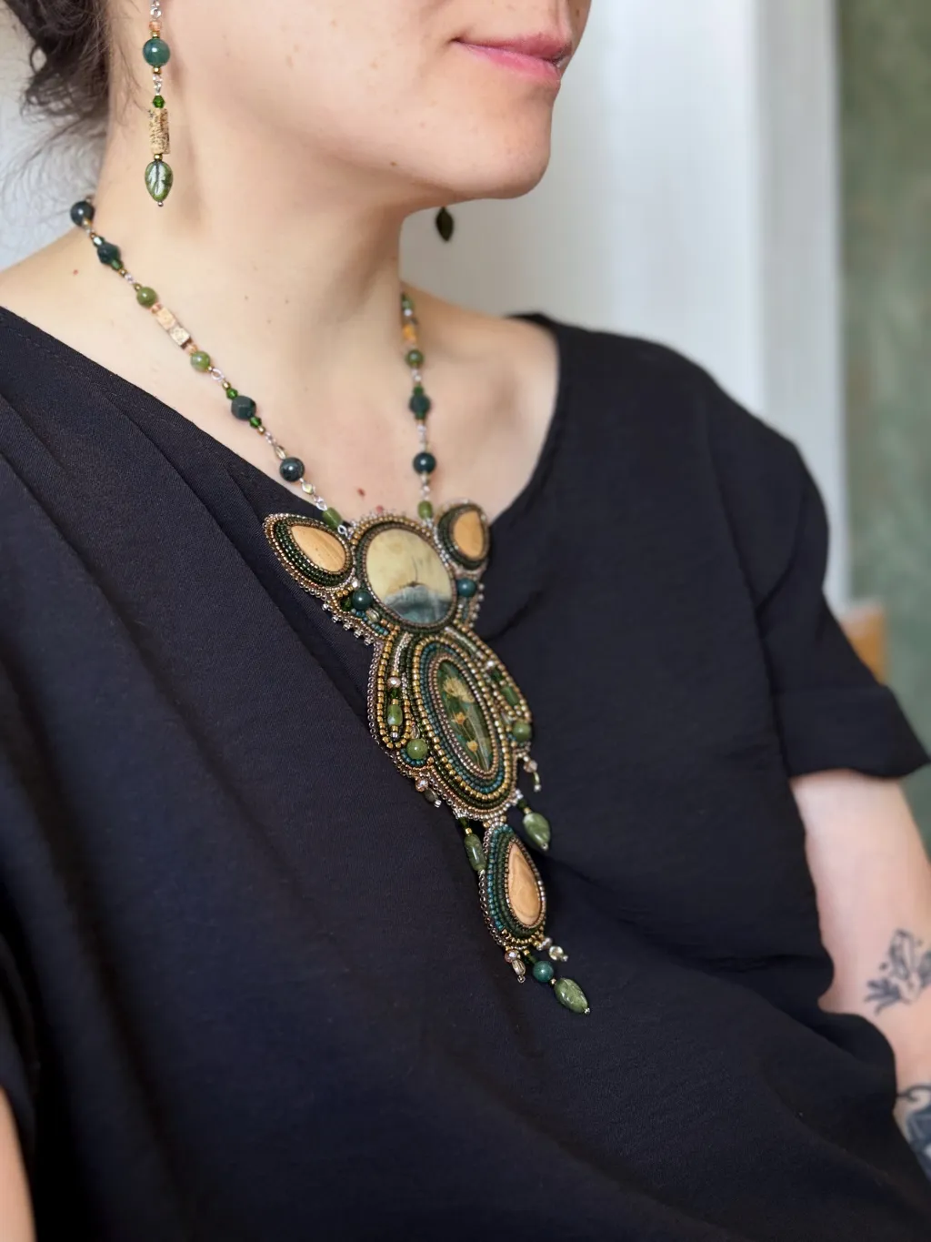 Колье из бисера с камнями "Хранитель трав"