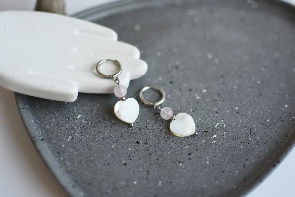 Серьги-сердечки с розовым кварцем