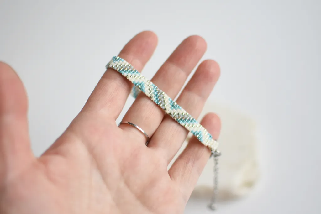 Браслет из бисера в стиле бохо