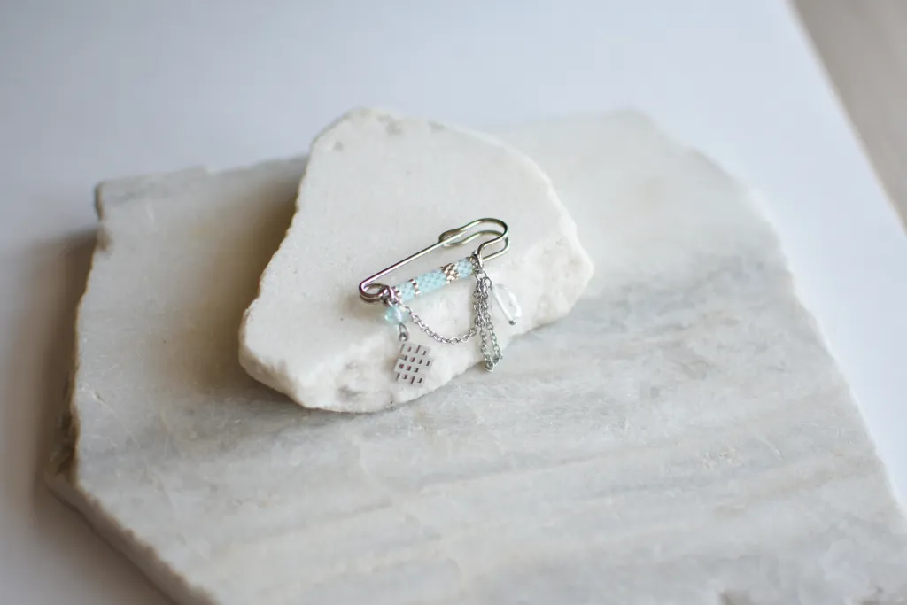 Брошь-булавка "Улзы" с горным хрусталём