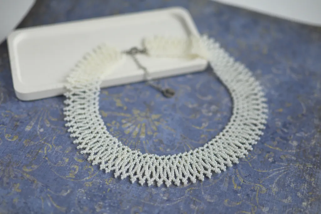 Ожерелье из бисера ажурное