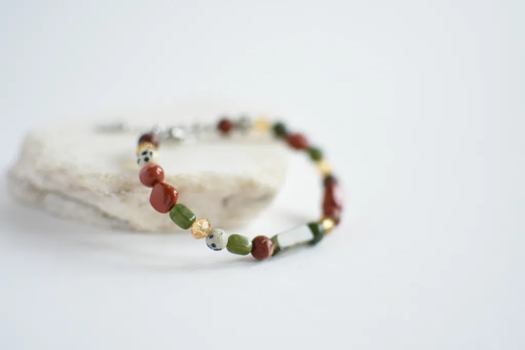 Браслет с яшмой и серпентином