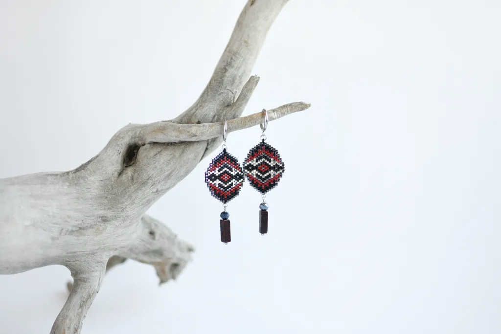 Чёрно-красные серьги с яшмой