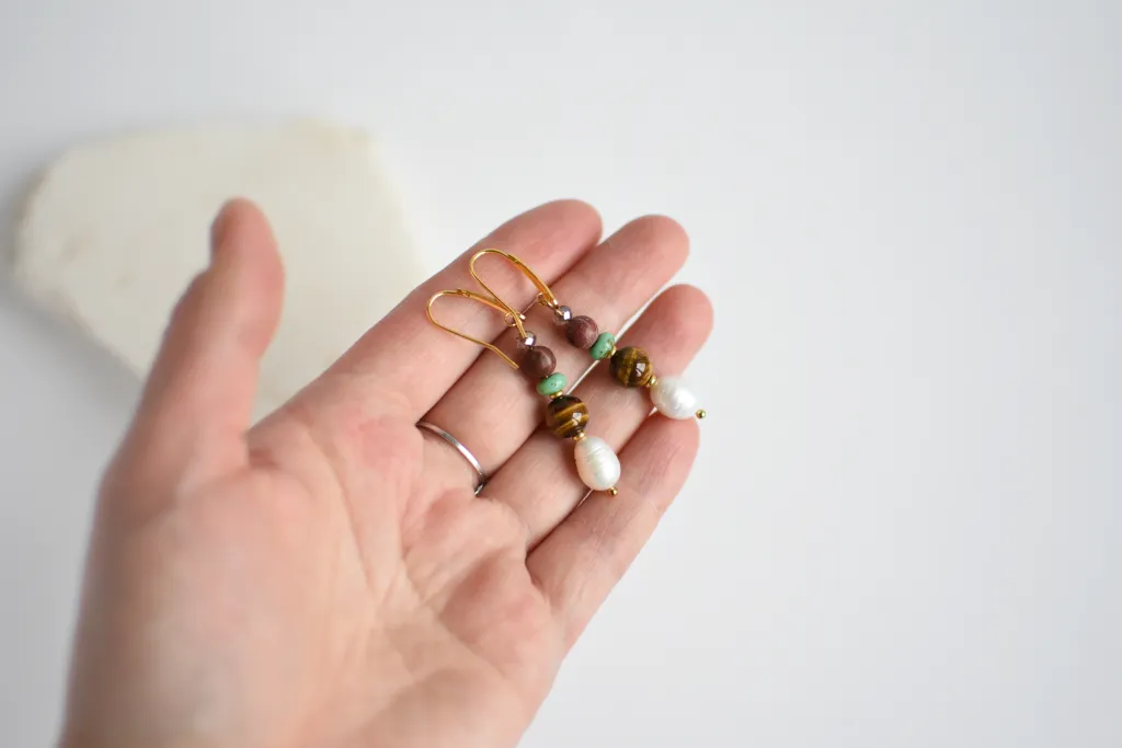 Серьги с тигровым глазом и жемчугом