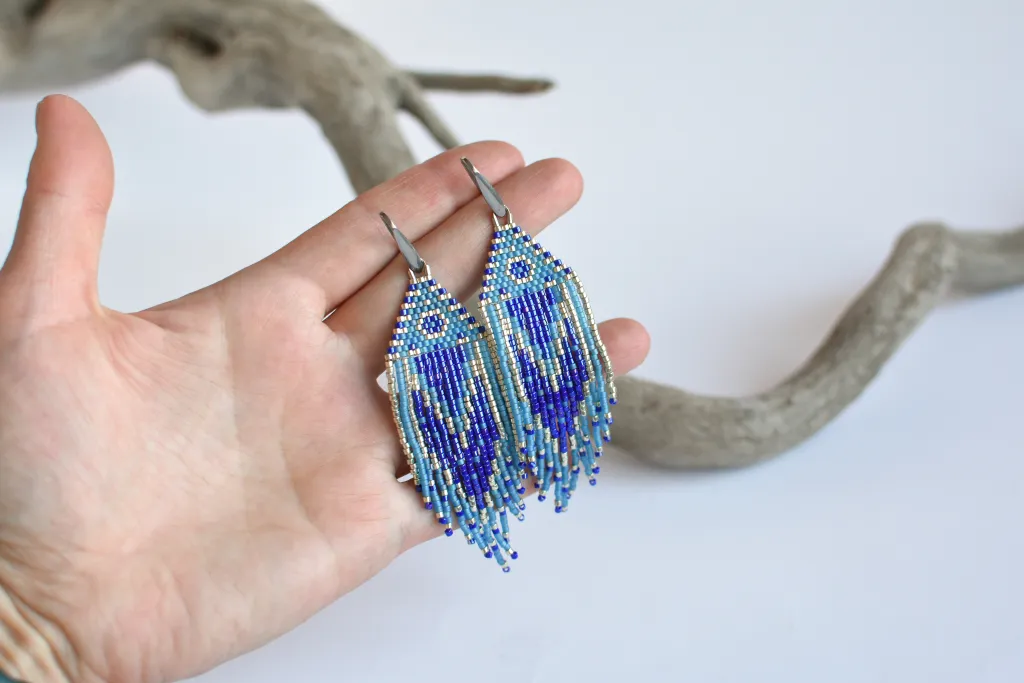 Голубые серьги из бисера