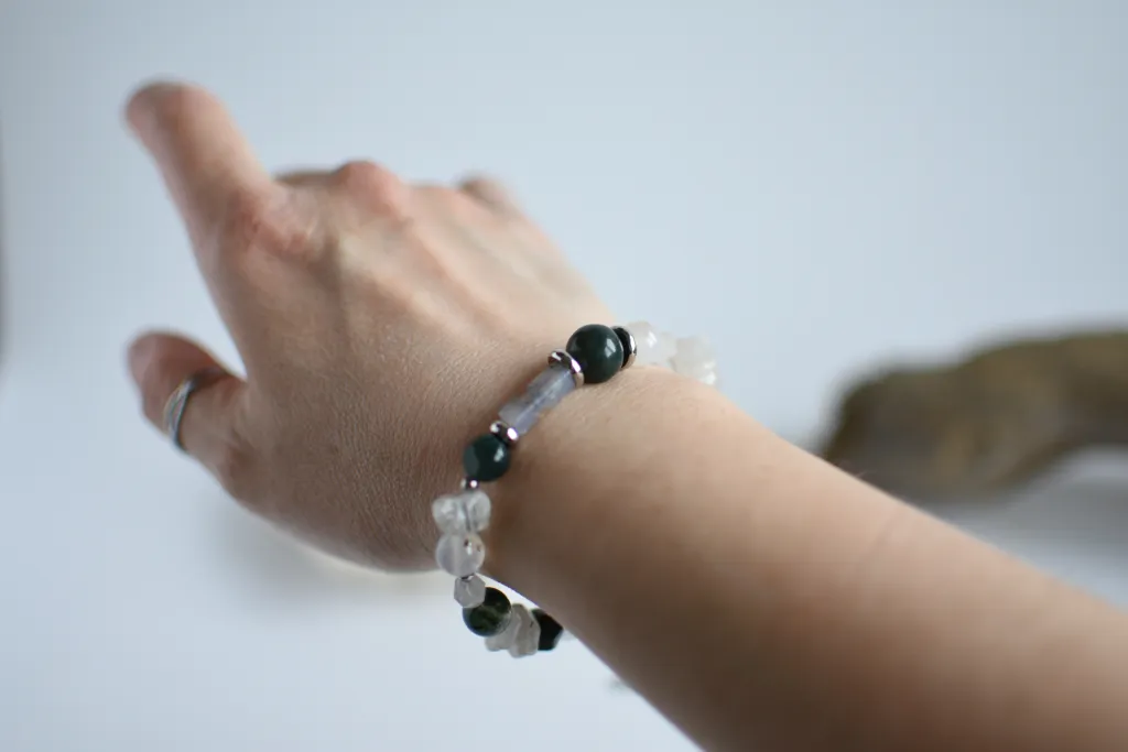 Браслет с яшмой, халцедоном и кварцем