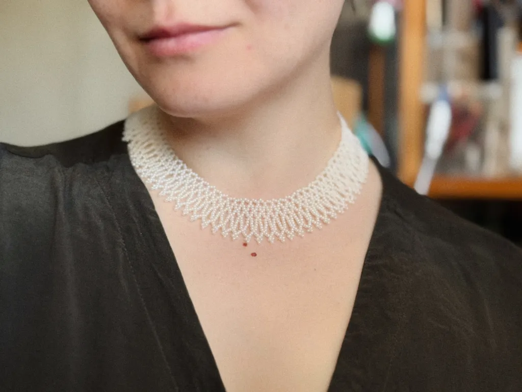 Ожерелье из бисера ажурное