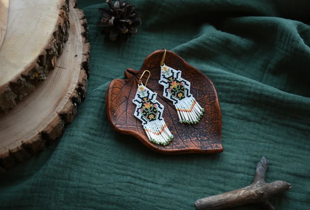 Серьги из бисера с бахромой "Жучок"