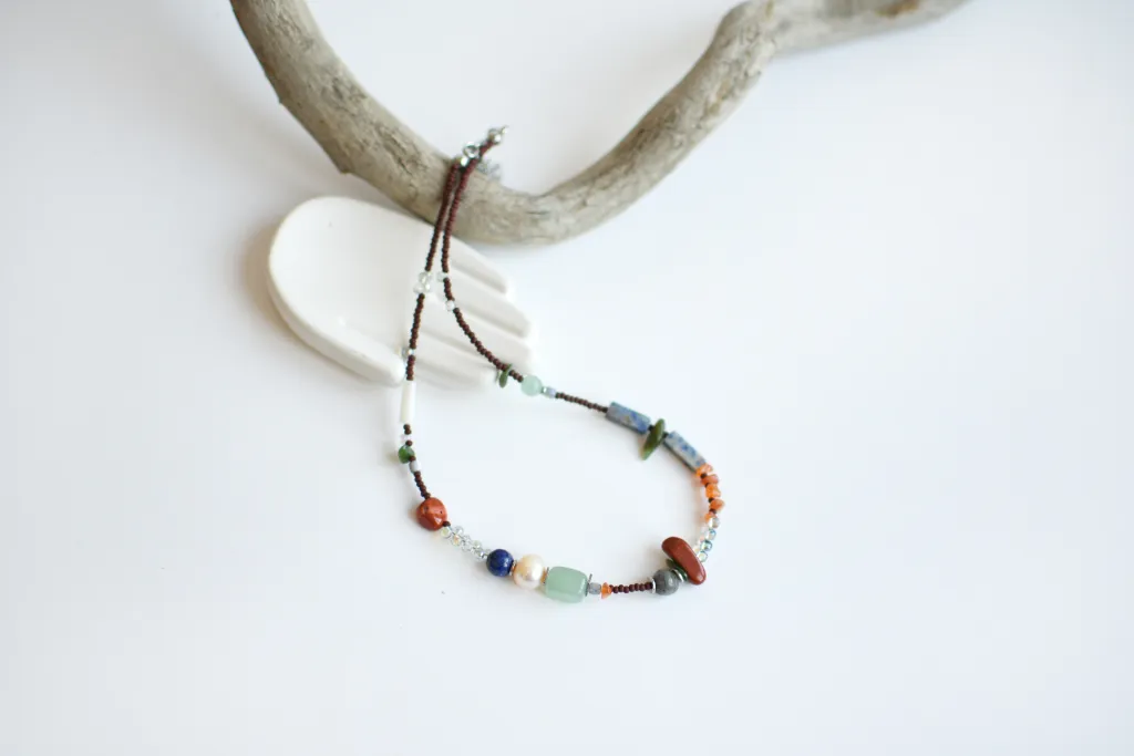 Колье с натуральными камнями