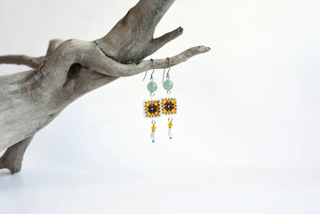 Серьги из бисера "Бабушкин квадрат"