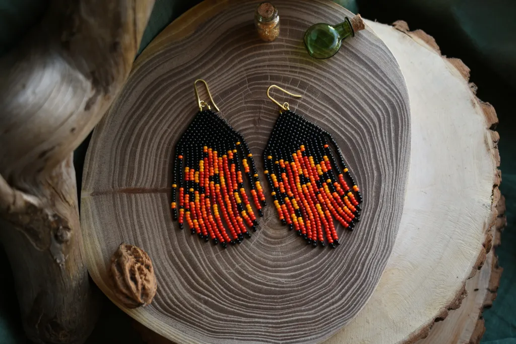 Серьги длинные из бисера "Пламя"