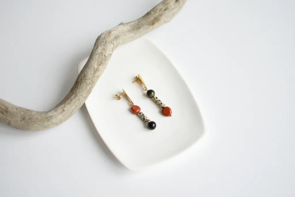 Серьги-гвоздики "Арлекин" с натуральными камнями