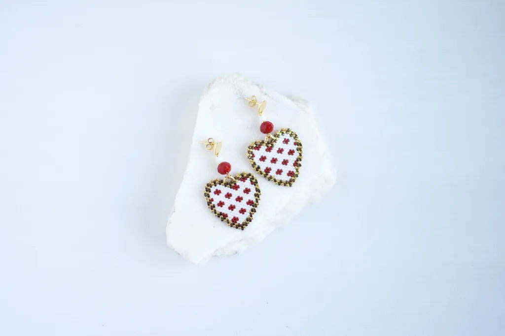 Серьги сердечки из бисера