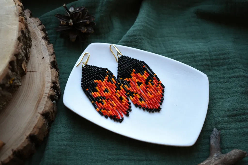 Серьги длинные из бисера "Пламя"