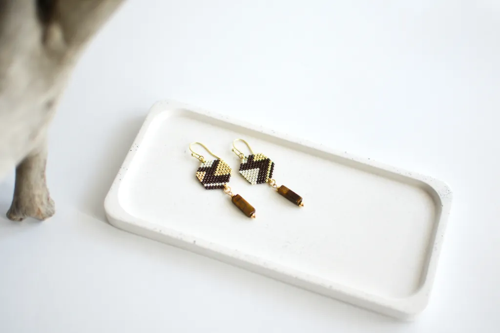 Серьги из бисера с тигровым глазом