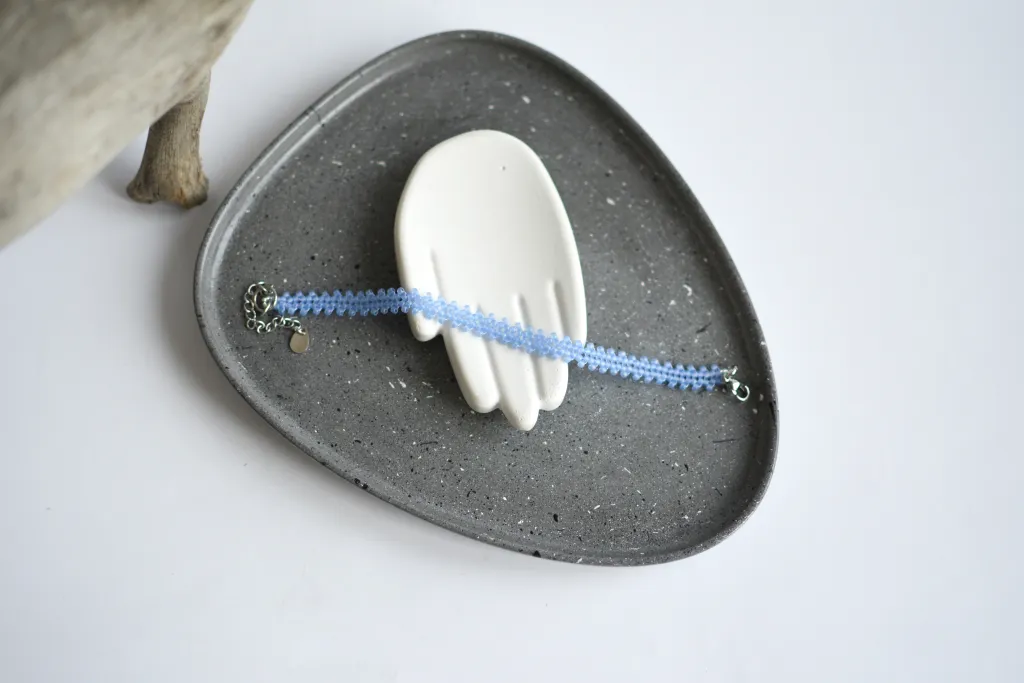 Голубой браслет из бисера