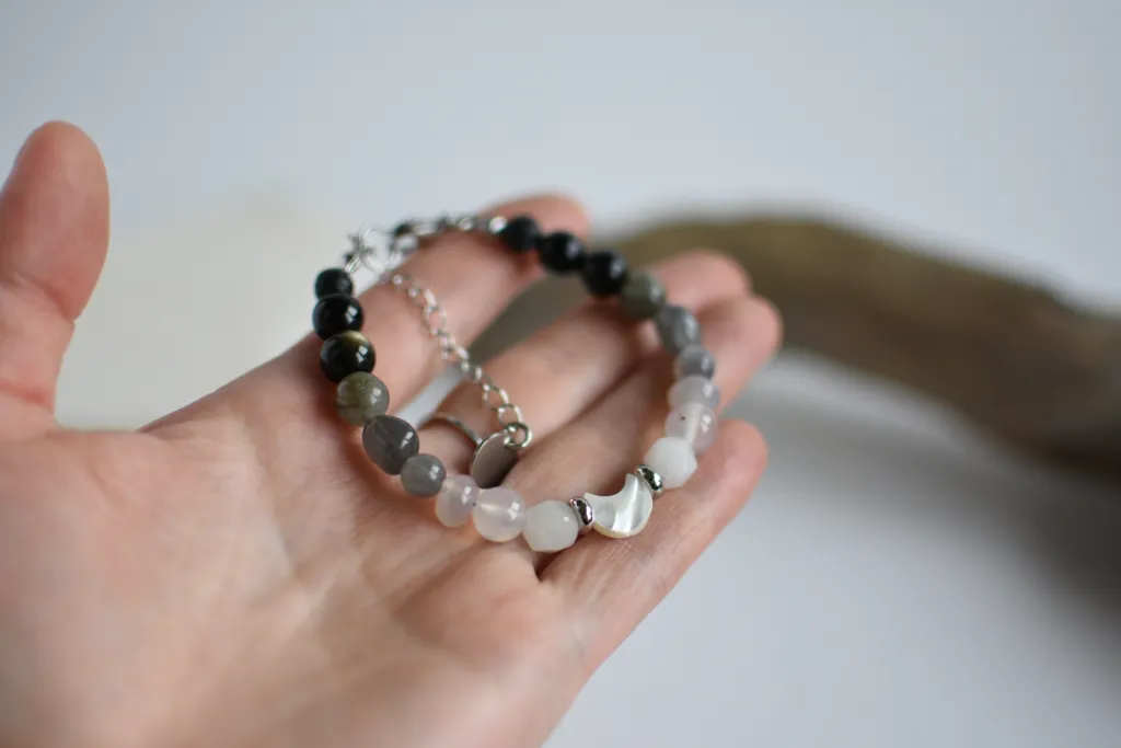 Браслет "Лунный" с перламутром и лабрадорами